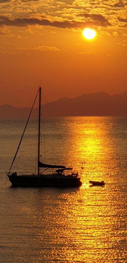 Sunset Holiday House Archangelos  Buitenkant foto